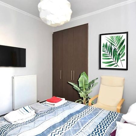 Modern Apartment In The Heart Of The City 拉里萨 外观 照片