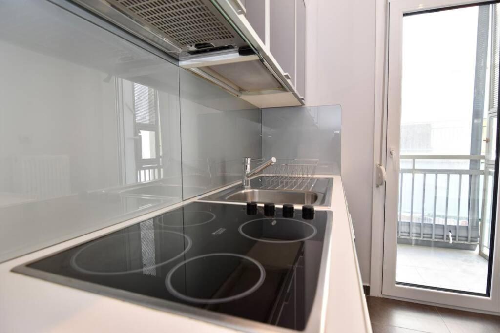Modern Apartment In The Heart Of The City 拉里萨 外观 照片