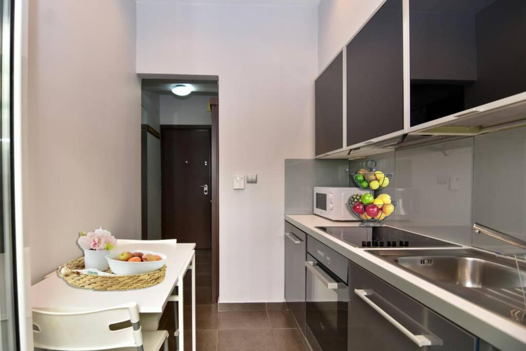 Modern Apartment In The Heart Of The City 拉里萨 外观 照片
